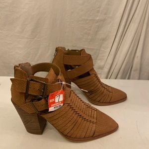 Giani Bini tan suede ankle booties with zip up heels various sizes all NWT